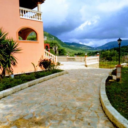 Villa Silvia Ágios Matthaíos Esterno foto