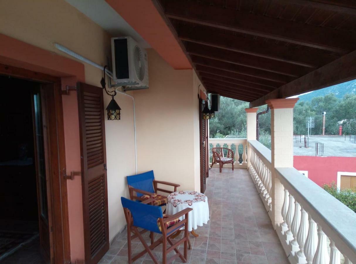 Villa Silvia Ágios Matthaíos Esterno foto
