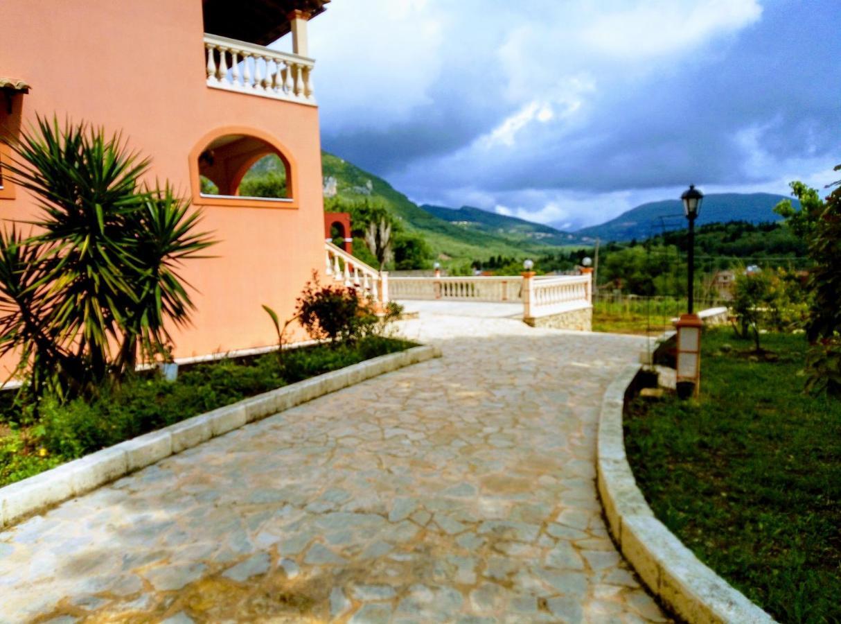 Villa Silvia Ágios Matthaíos Esterno foto
